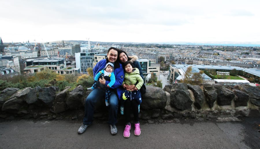 曾经留居爱丁堡的我们 曾经留居爱丁堡的我们(Our family photo in Calton Hill, Edinburgh UK)