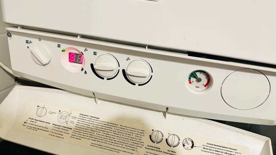 暖气机的死亡代码 暖气机的死亡代码 (暖气中央调控上出现E1的故障代码)